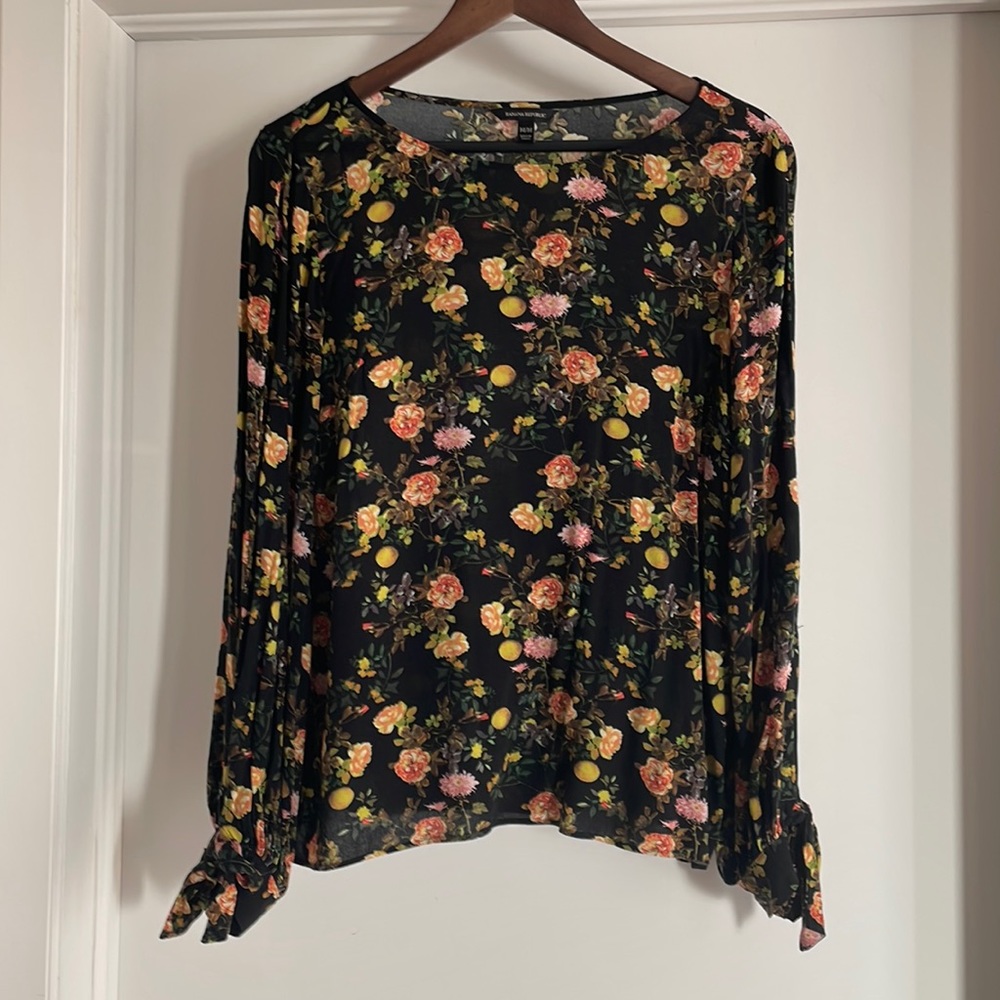 Banana Republic flower pattern Blouse (M)